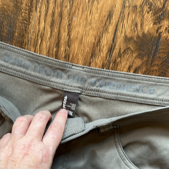 Prana men’s size 36 waist and 9 inch length shorts - Picture 5 of 11